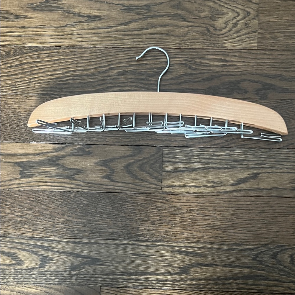 Wooden Clothes Hanger with Metal Clips - Picture 1 of 2
